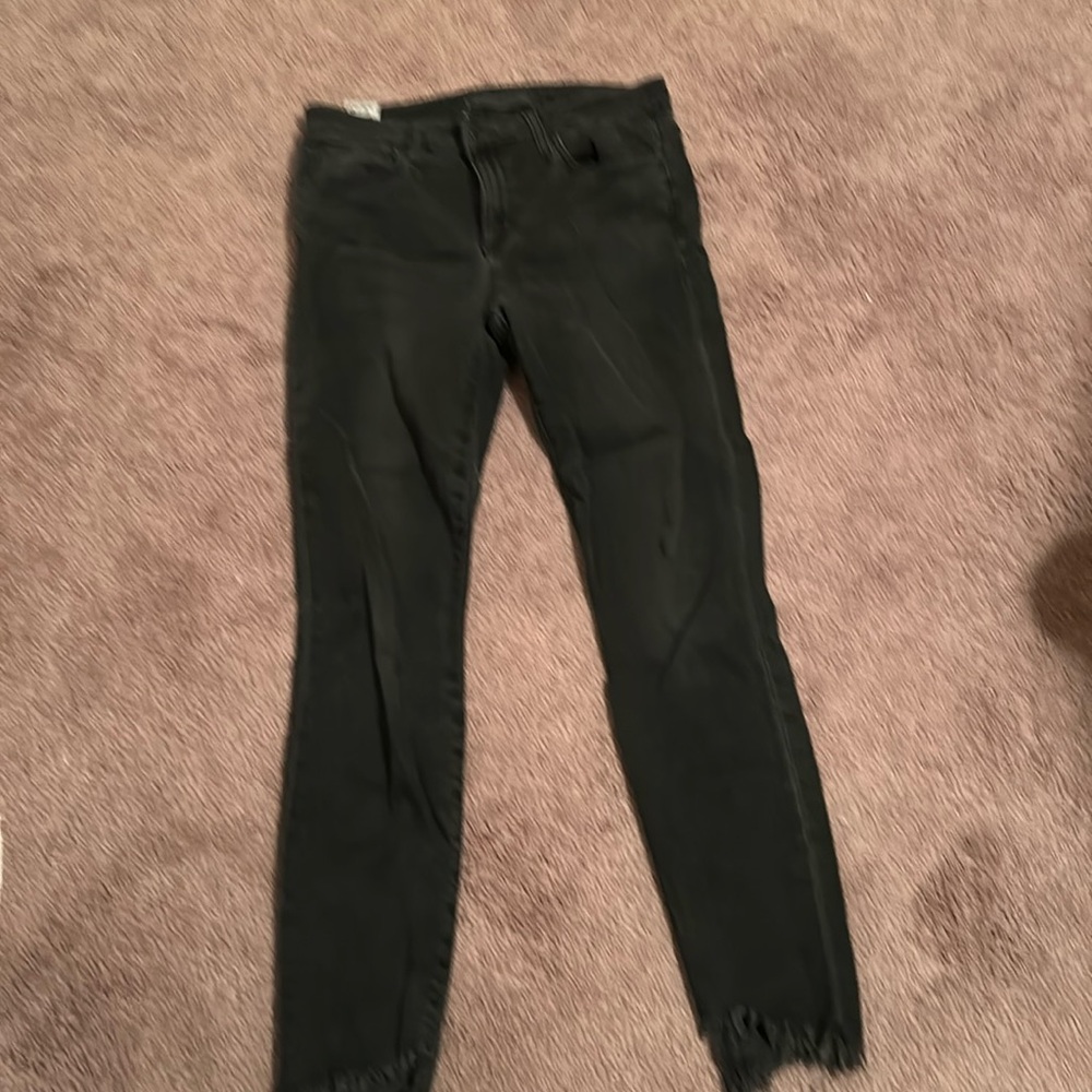 Black jeans with cut up bottoms.
